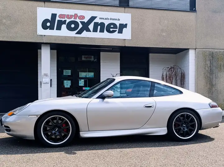 Carrera — Exterior