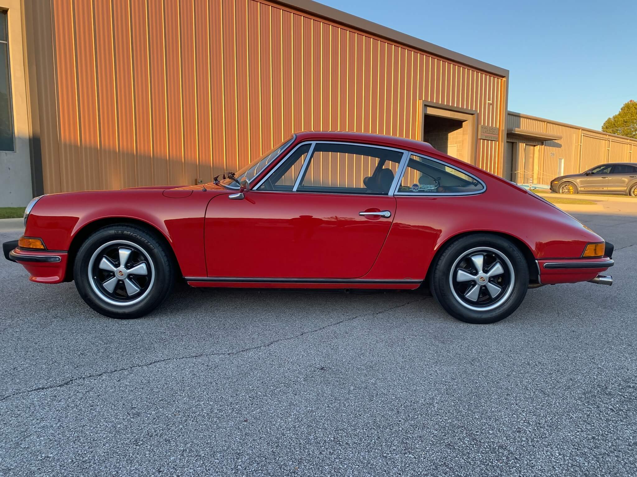 911 T 2.4 — Exterior
