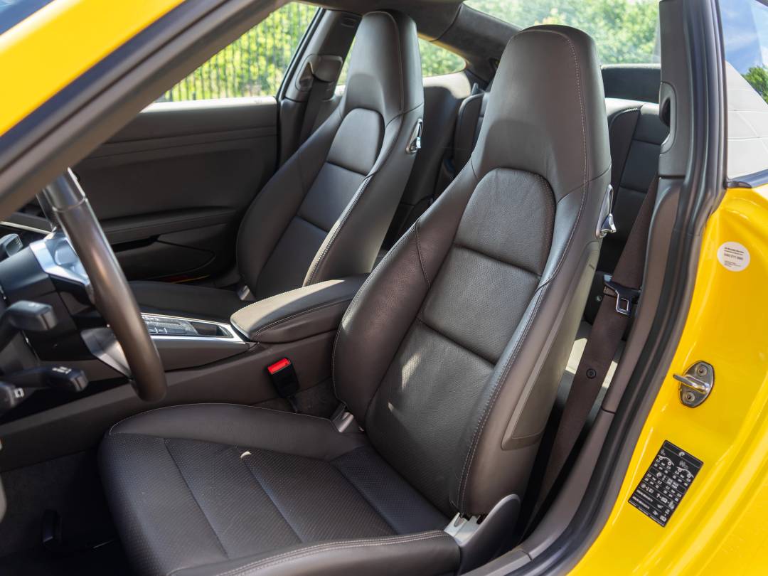 Carrera — Interior