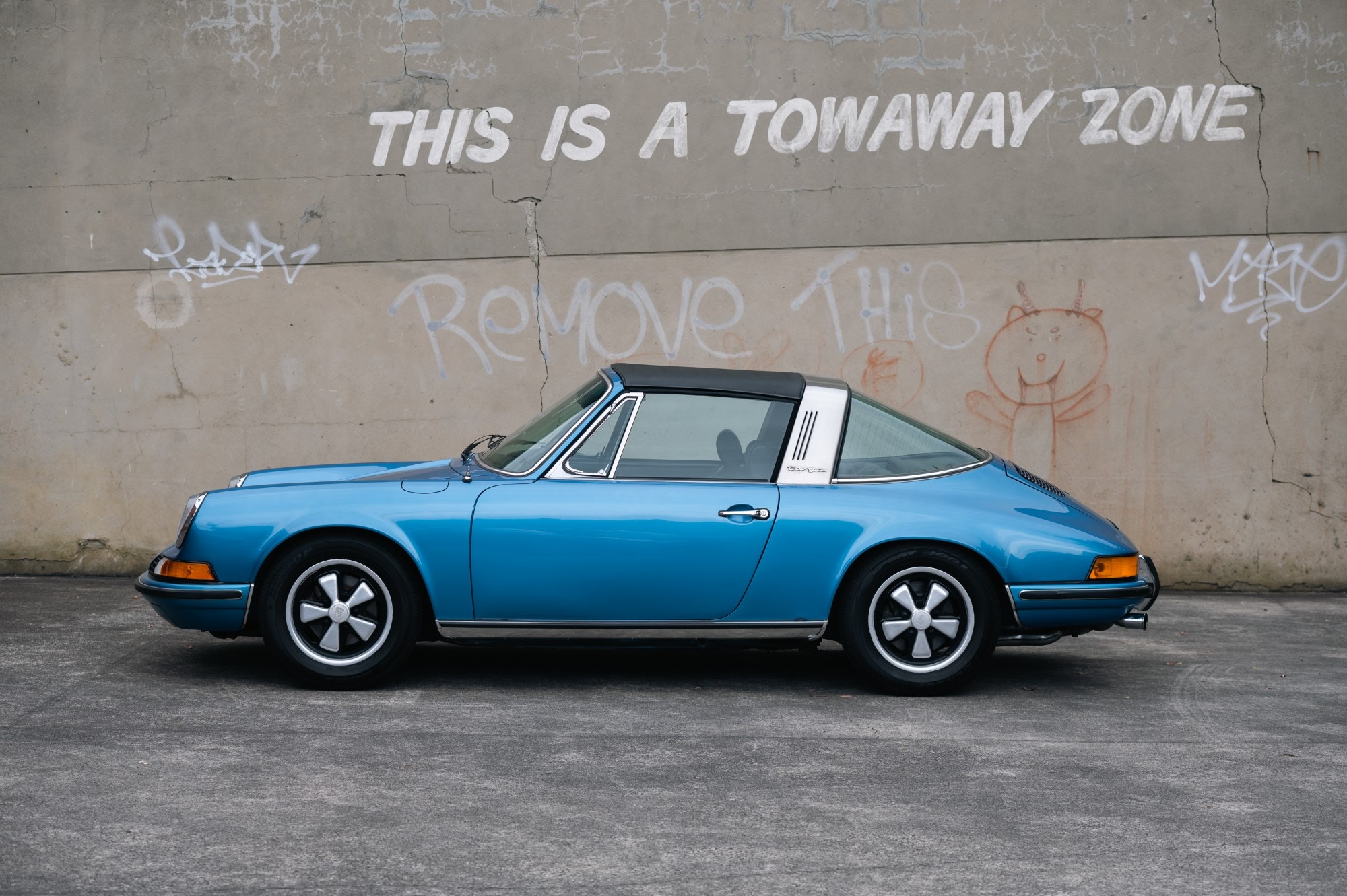 911 T 2.4 — Exterior