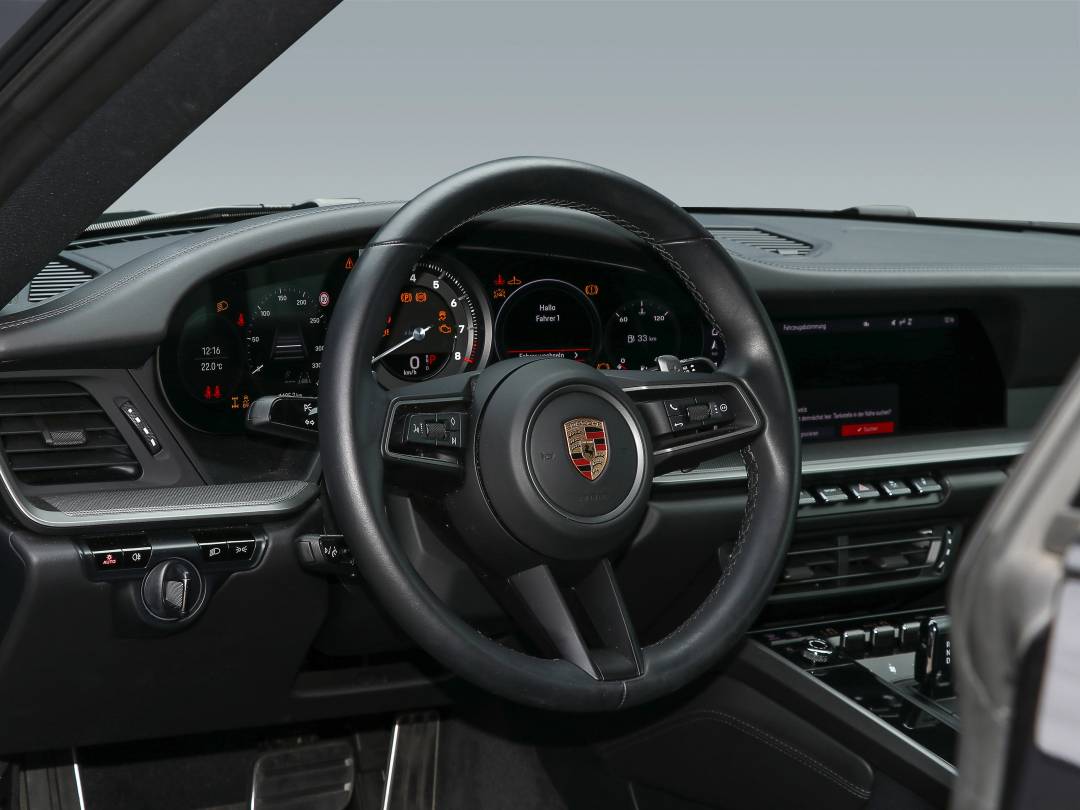 Carrera 4 — Interior