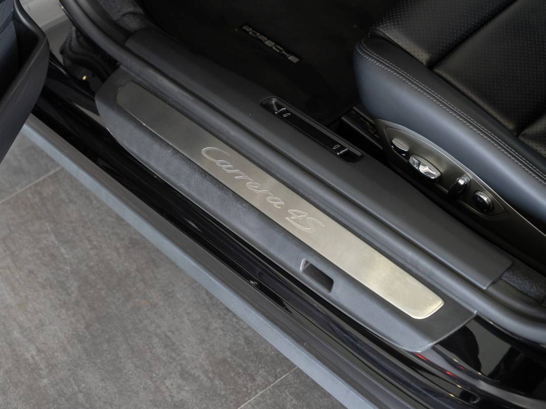 Carrera 4S — Exterior
