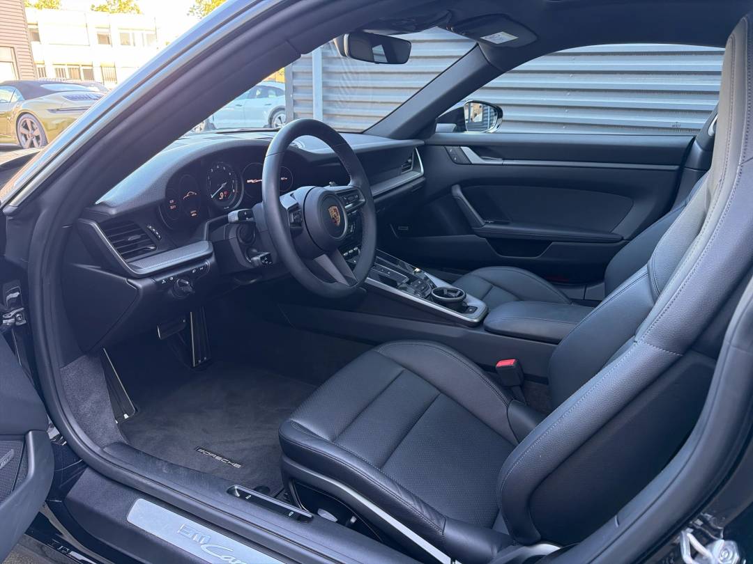 Carrera — Exterior