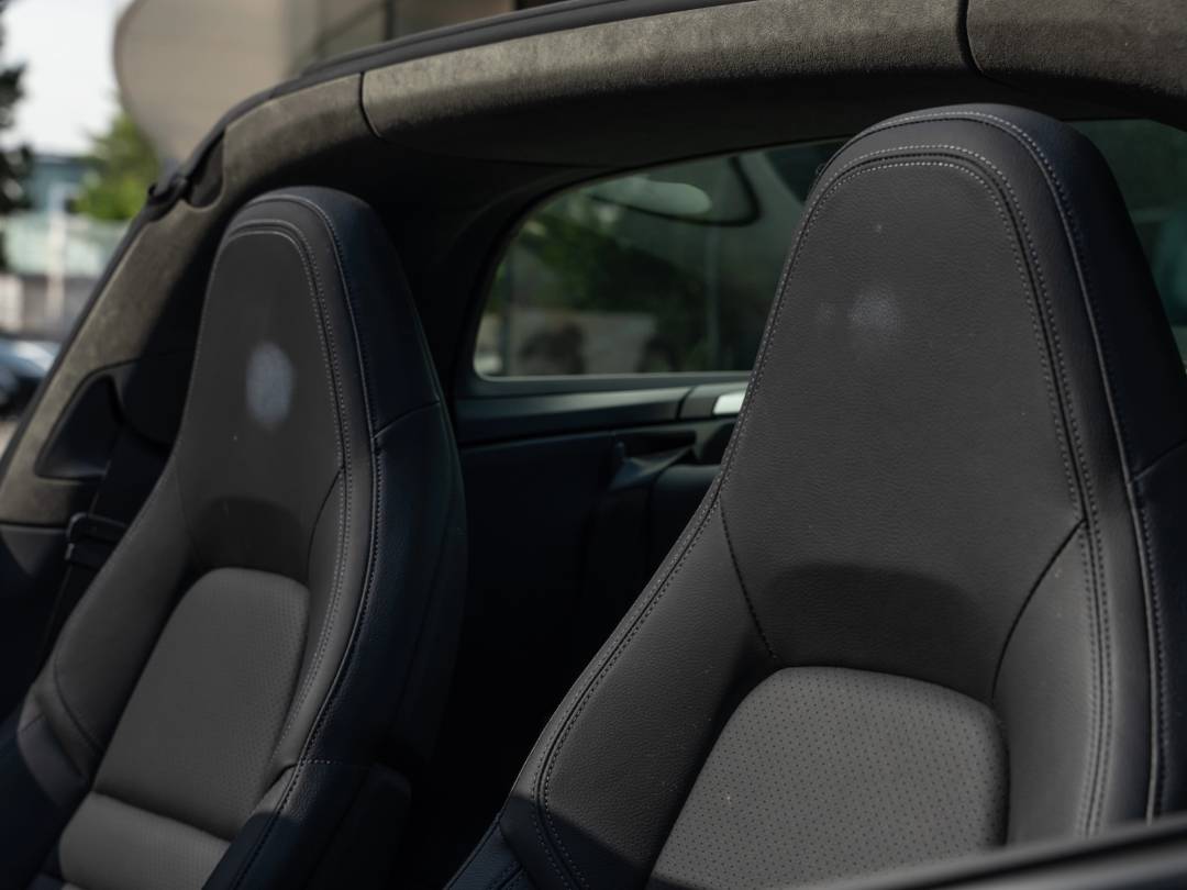 Targa 4 — Interior