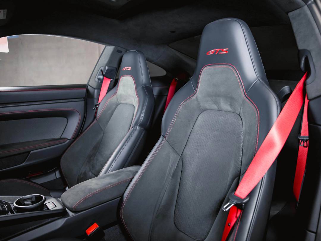 Carrera 4 GTS T-Hybrid — Interior