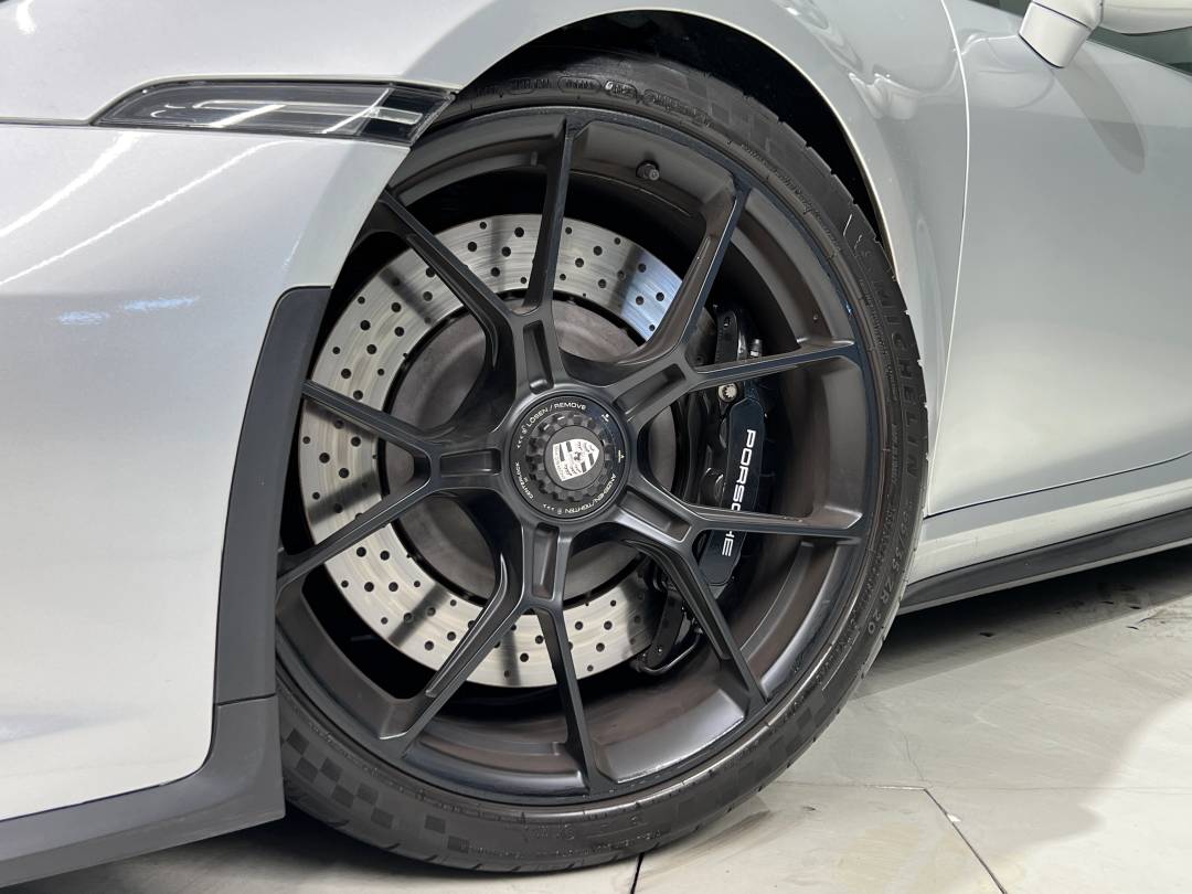 GT3 Touring — Exterior