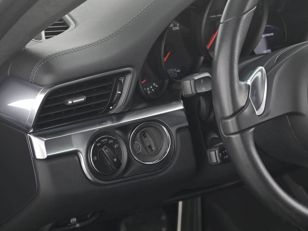 Carrera — Interior