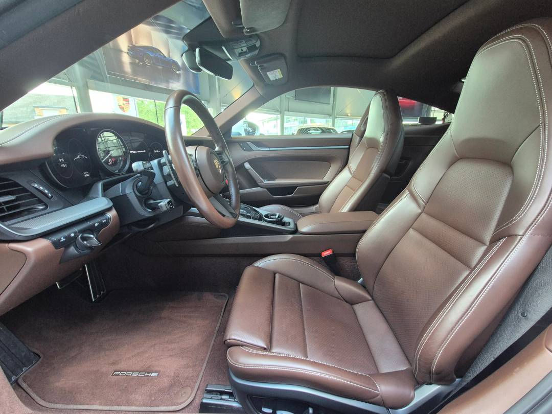 Carrera S — Interior