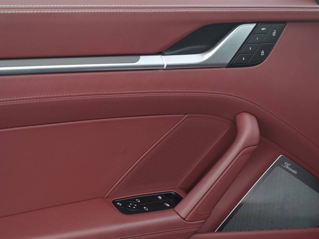 Carrera 4S — Interior