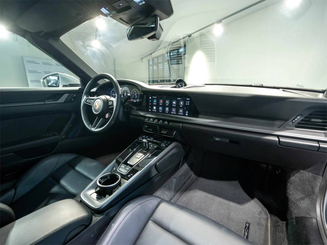 Carrera Cabriolet — Interior