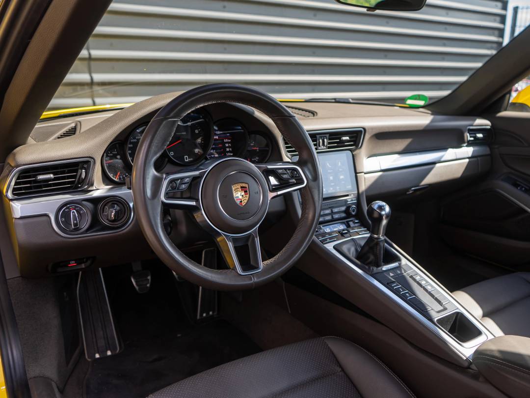 Carrera — Exterior