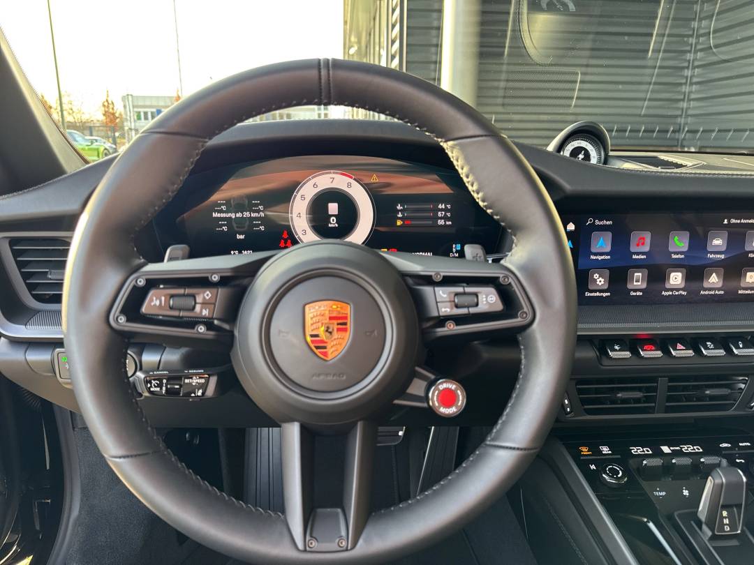 Carrera 4S Cabriolet — Interior