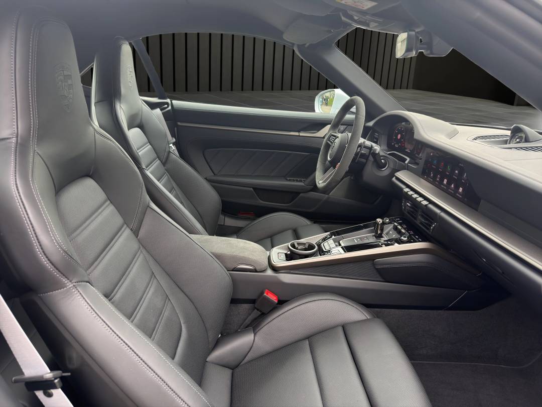 Turbo S Cabriolet — Interior