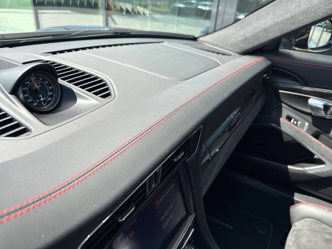 GT3 — Interior