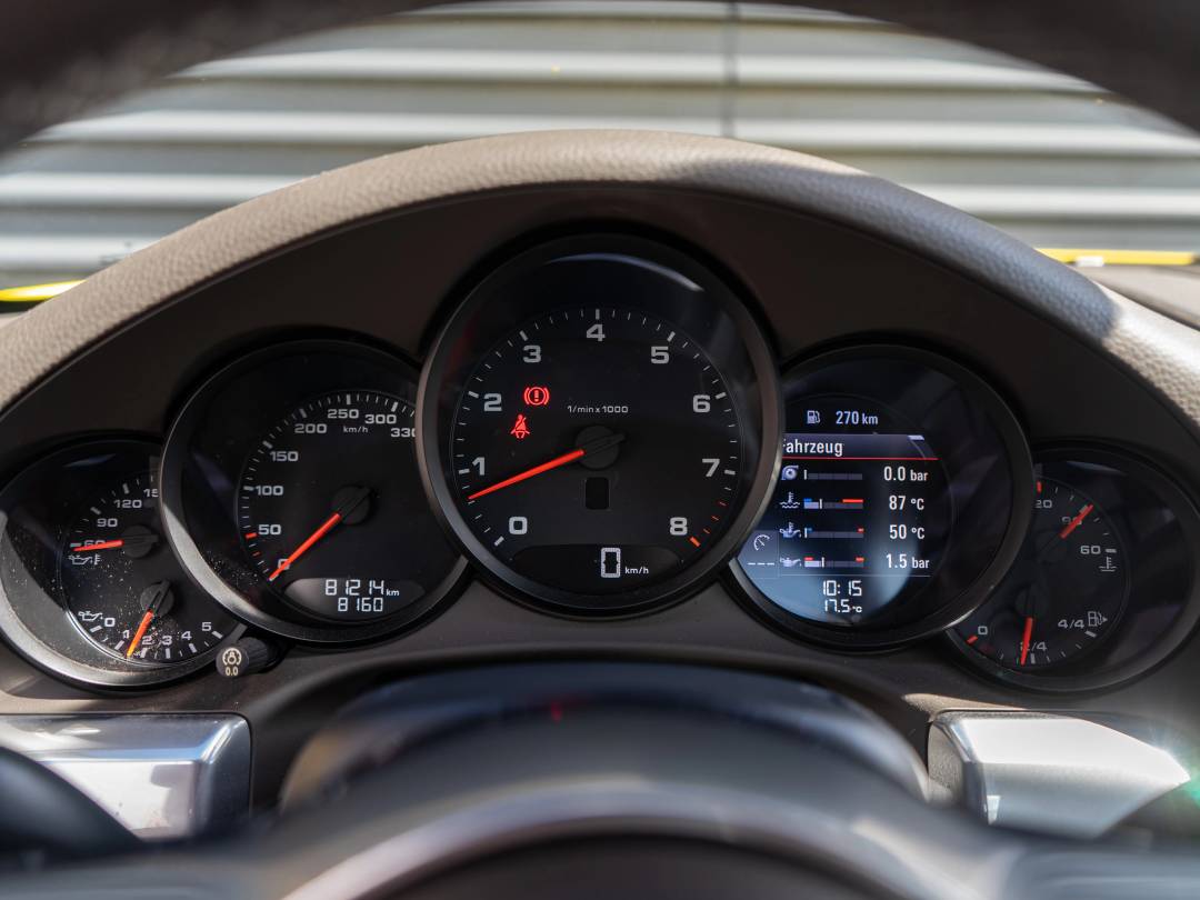 Carrera — Interior