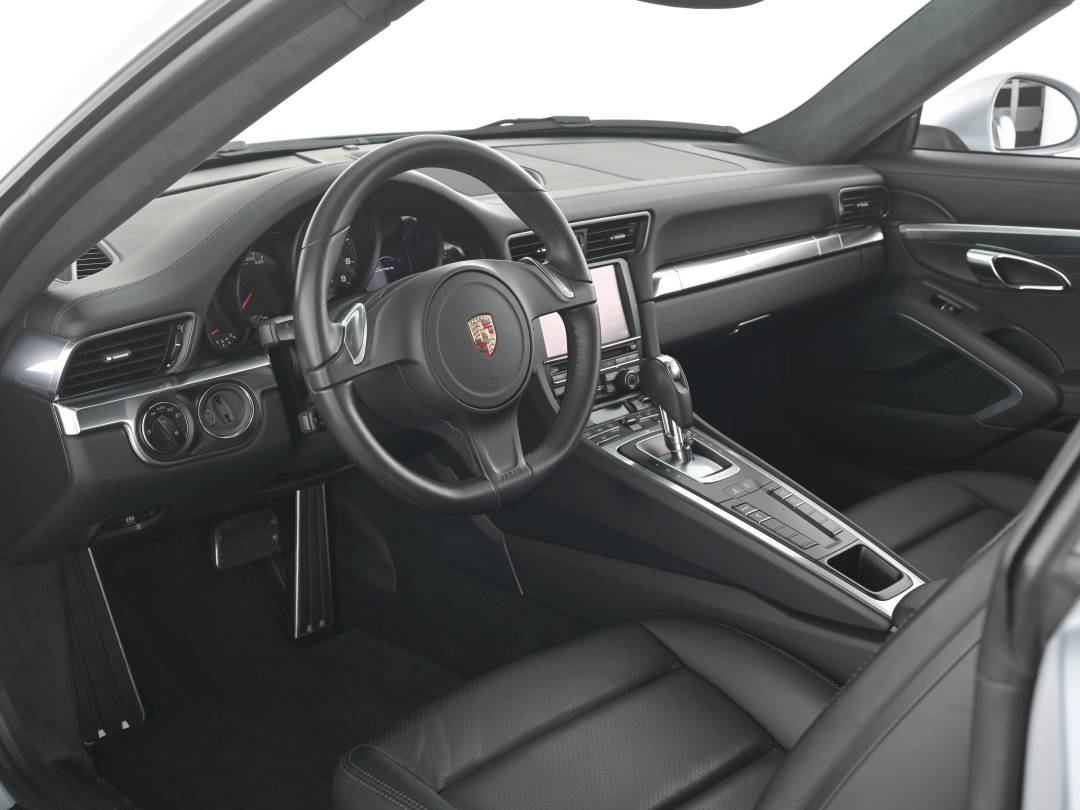 Carrera — Interior