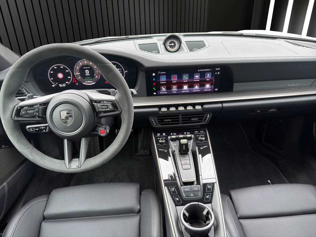 Turbo S Cabriolet — Interior