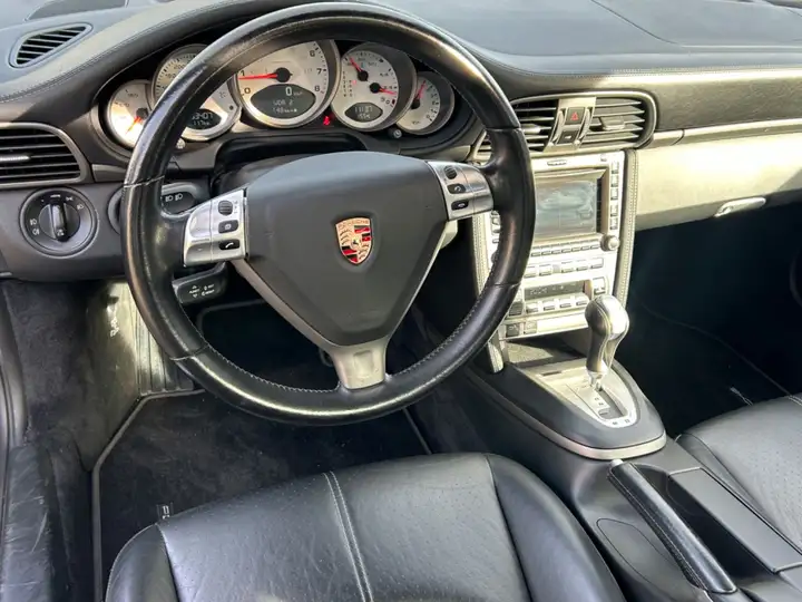 Carrera 4 — Exterior