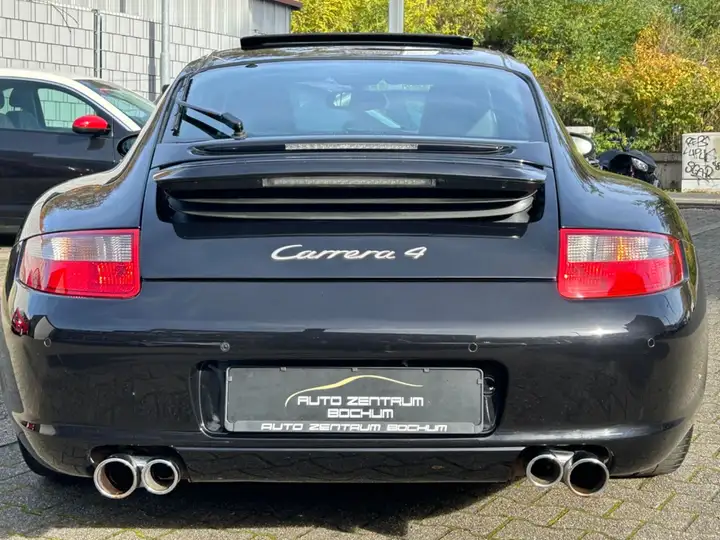 Carrera 4 — Exterior