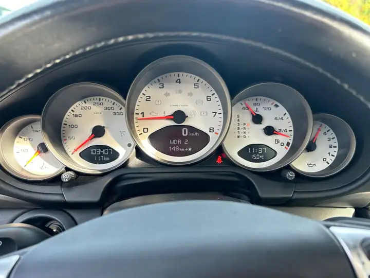 Carrera 4 — Exterior