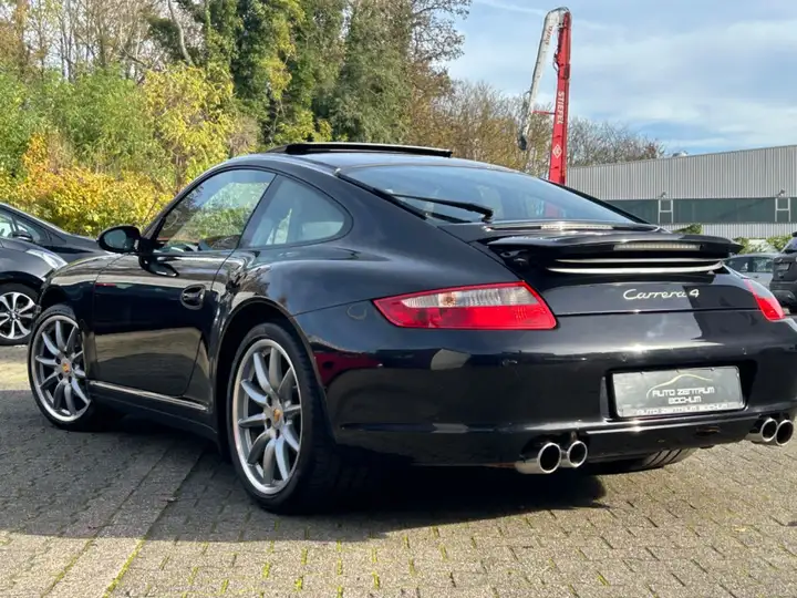 Carrera 4 — Exterior