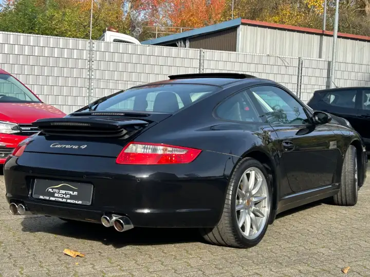 Carrera 4 — Exterior