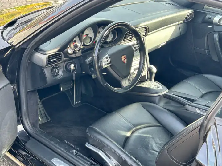 Carrera 4 — Exterior