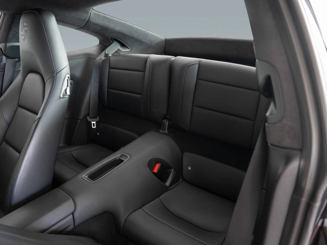 Carrera 4S — Interior