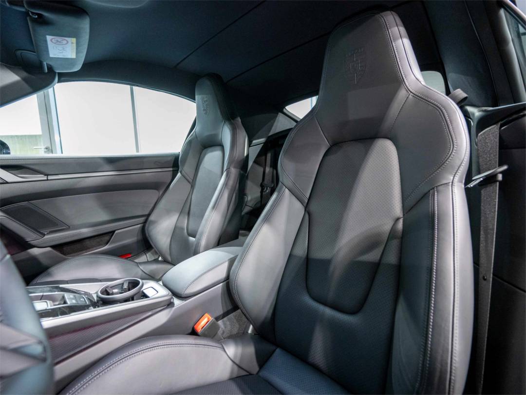 Carrera Cabriolet — Interior