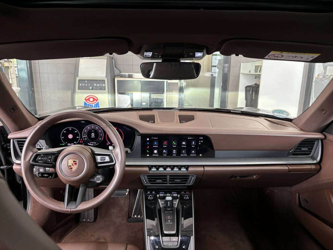 Carrera — Interior