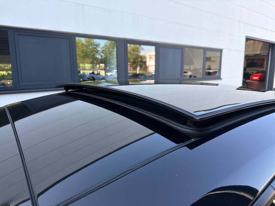 Carrera — Interior